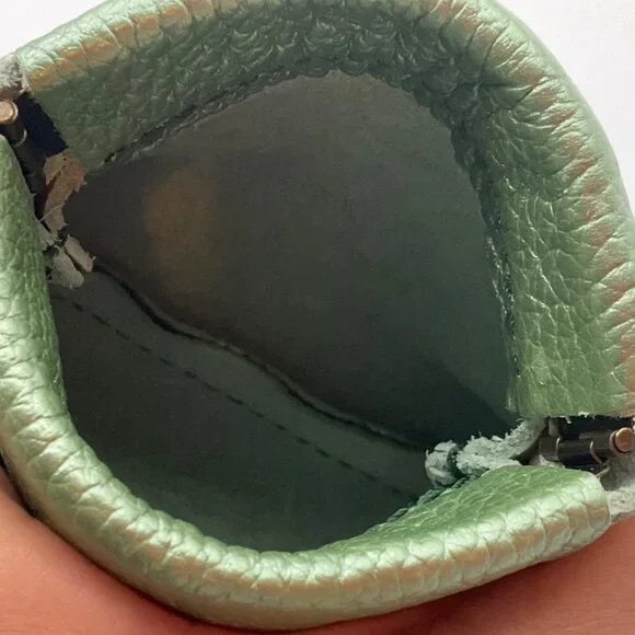Portland Leather Goods Metallic Green Scalloped Leather Coin Purse Penny Pouch - Picture 8 of 11
